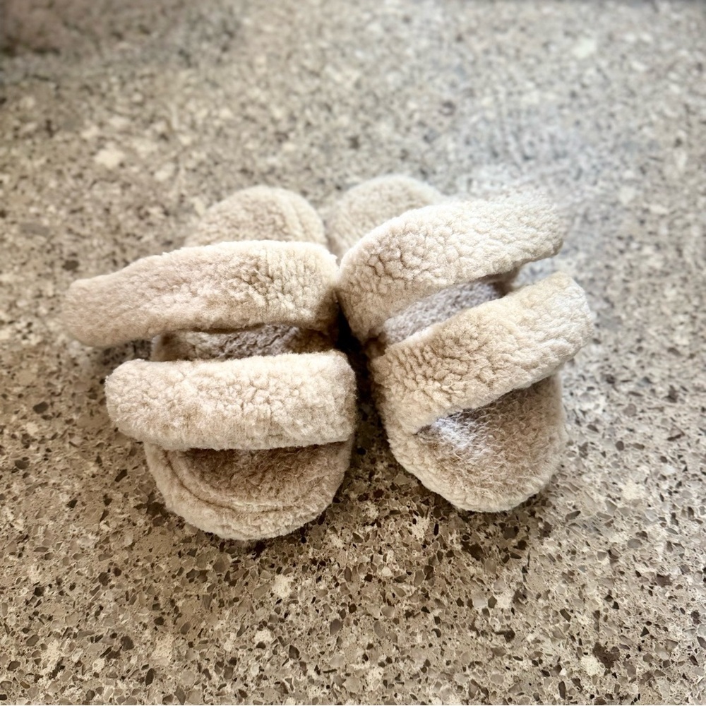 GAP Kids Sherpa Slippers - Size 10C/11C - βοΈ - Picture 2 of 12